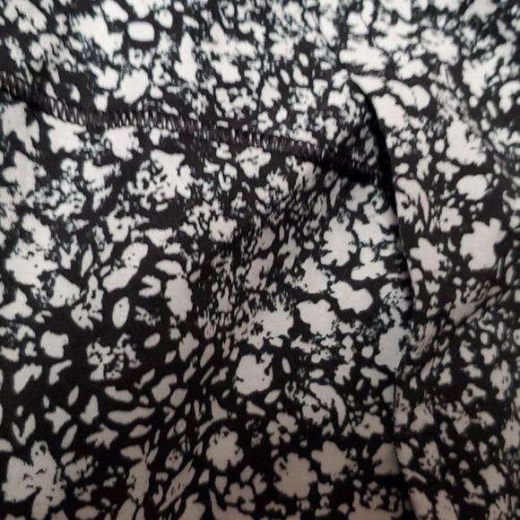 NWOTS LULULEMON speed up shorts, 2.5 inseam - Picture 3 of 8